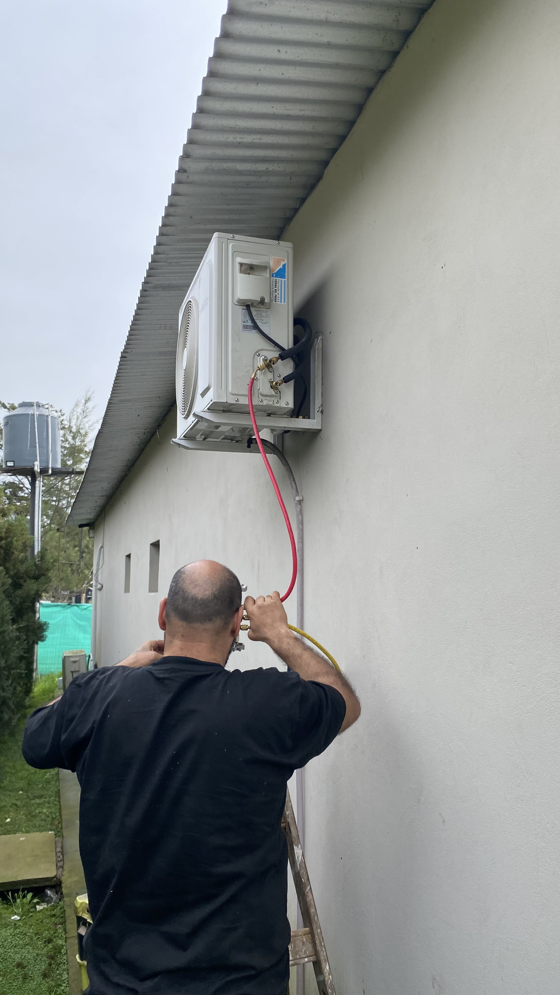 Luis, Instalaciones en Buenos Aires (GBA)